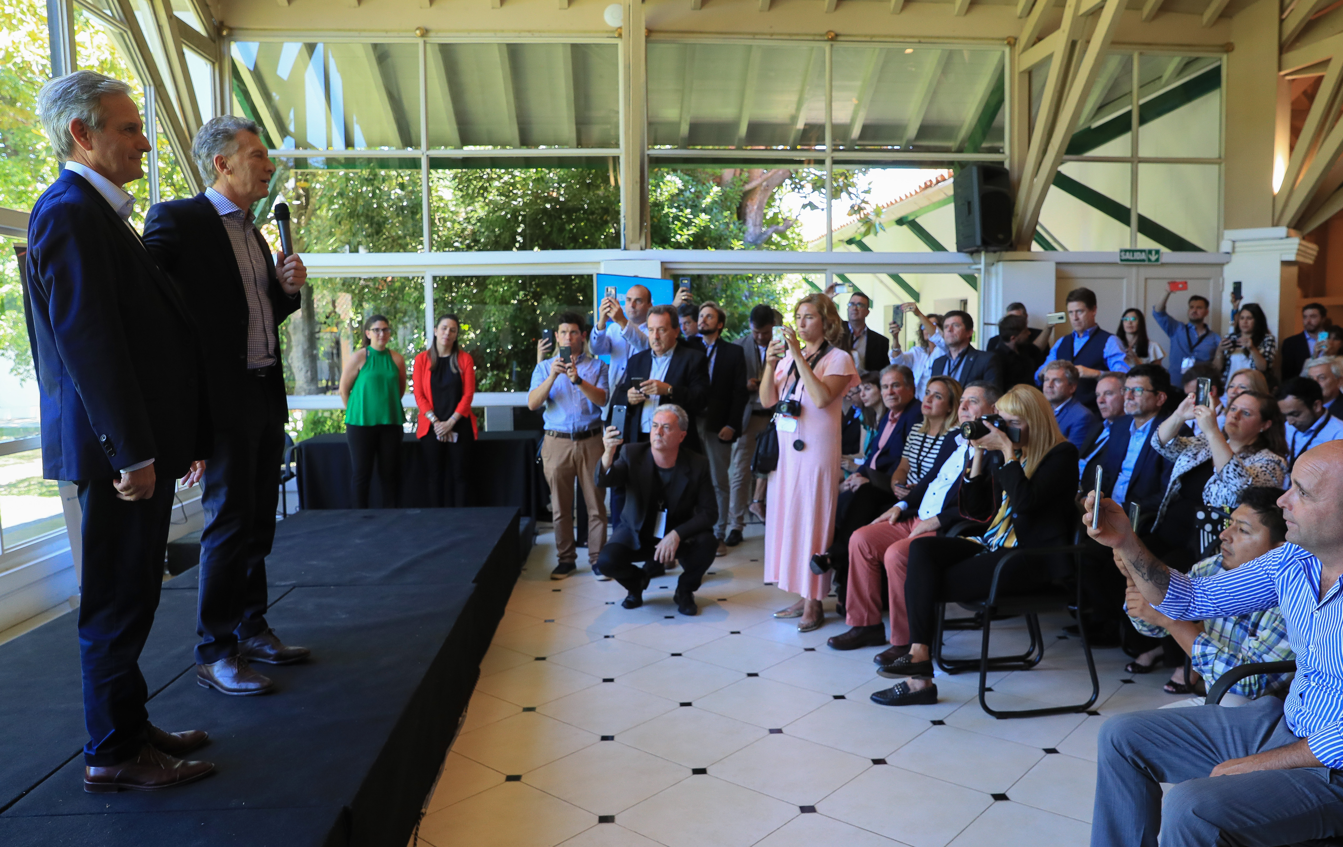 El Presidente Macri saludó a los intendentes que participaron del 3° Encuentro Anual de Municipios País Digital.