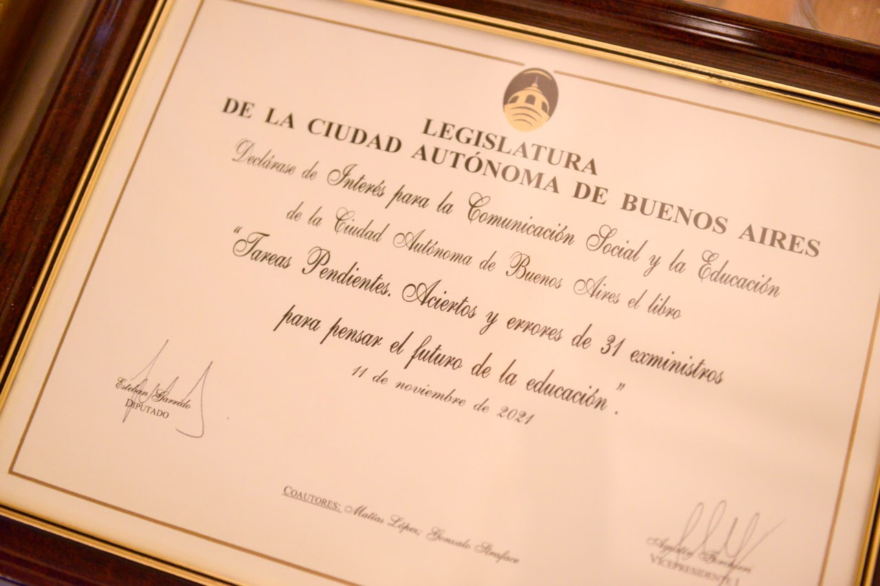 La Legislatura de la Ciudad de Buenos Aires declaró de Interés para la Comunicación Social y la Educación al libro "Tareas Pendientes".