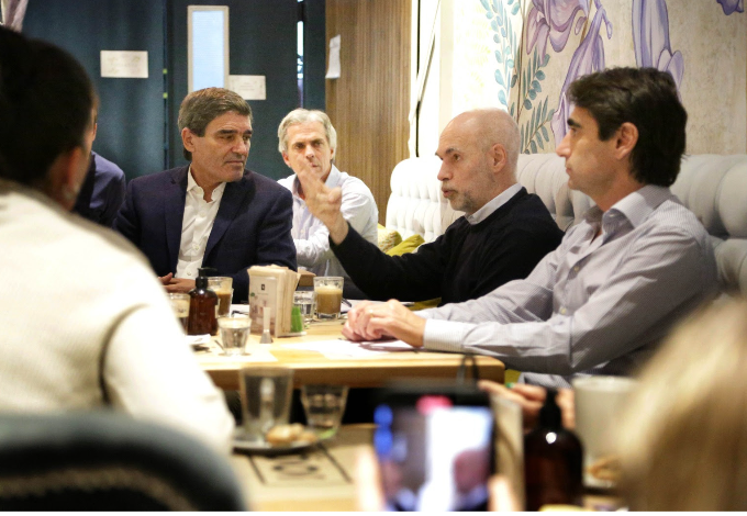 Horacio Rodríguez Larreta y Fernán Quirós compartieron un encuentro con los vecinos del barrio de Recoleta.
