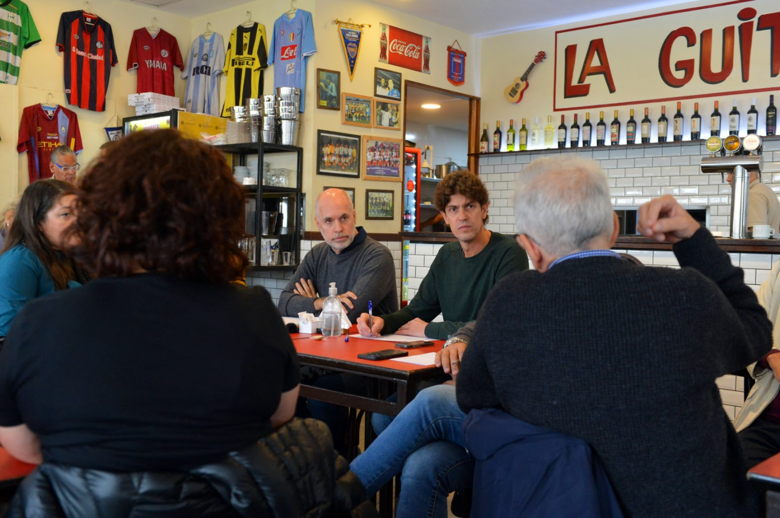 Horacio Rodríguez Larreta y el precandidato a jefe de Gobierno de la Ciudad de Buenos Aires, Martín Lousteau, se reunieron con vecinos del barrio de Coghlan.