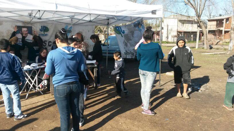 Jornada solidaria de La Cámpora en Savio