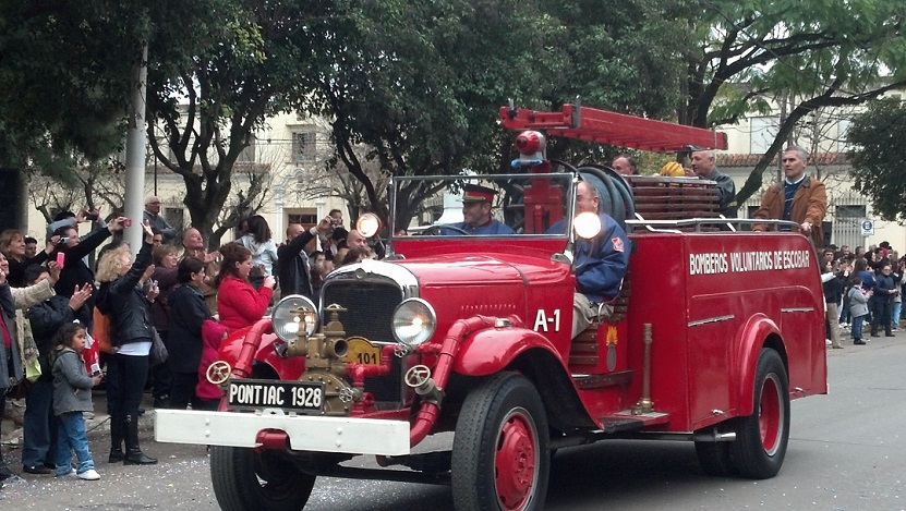 La primera escuela de cadetes de bomberos voluntarios del país celebró sus 50 años