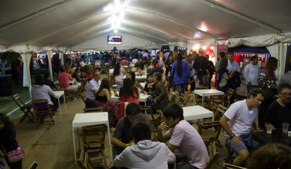Cerveza y diversión familiar, exitoso combo en Escobar