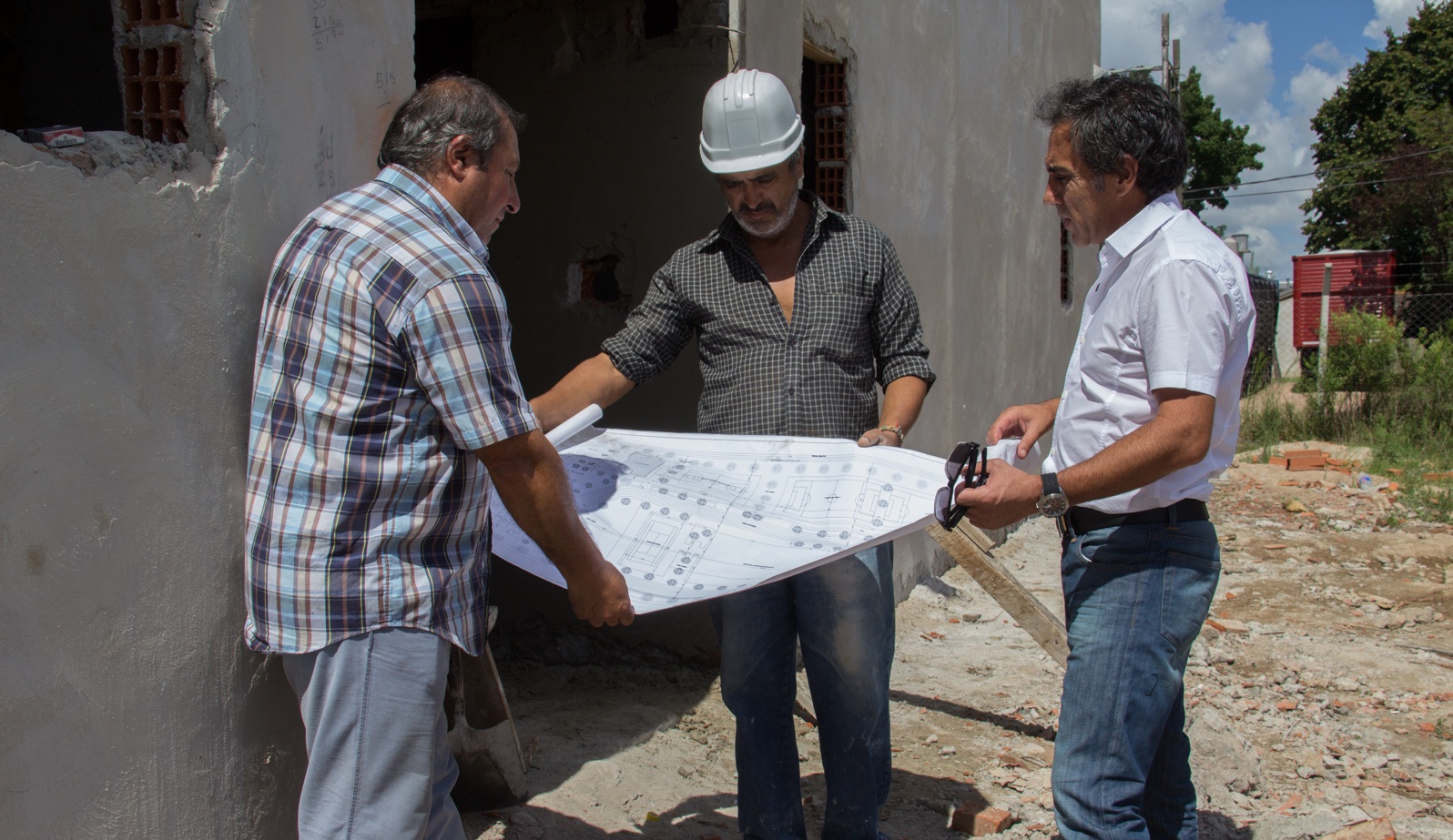Polideportivo de Matheu: Guzmán recorrió la obra