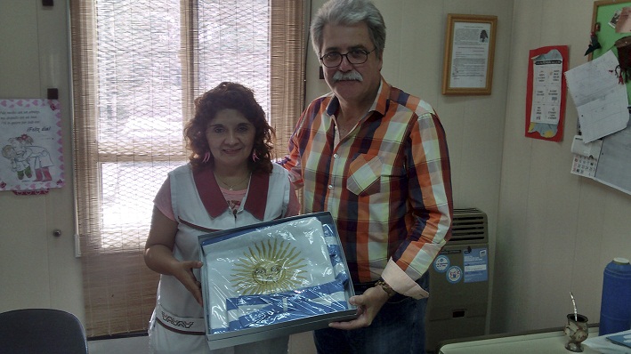 Jobe entregó bandera de ceremonias en las Escuela N° 34