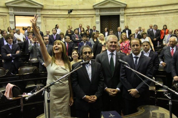Sin goce de sueldo, aprobaron la licencia de Sandro Guzmán