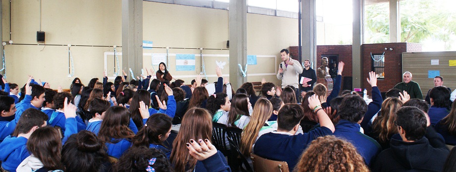 Leandro Costa presentó sus propuestas a estudiantes del Colegio Belgrano