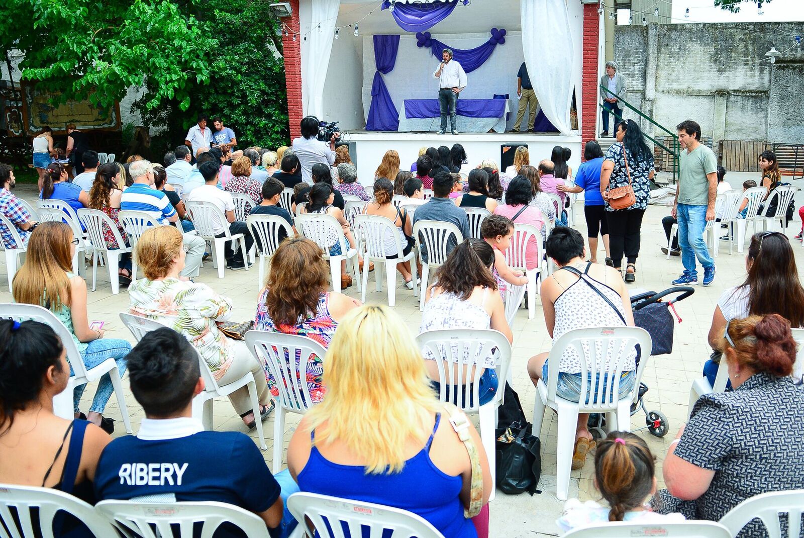 Referentes barriales y voluntarios recibieron diplomas