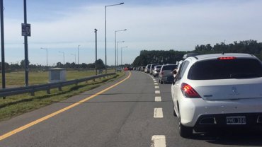 Unos 2.200 vehículos circulan por hora en la ruta 2 hacia la costa atlántica