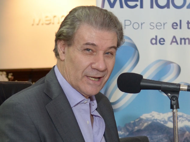 Sujarchuk también se solidarizó con Víctor Hugo