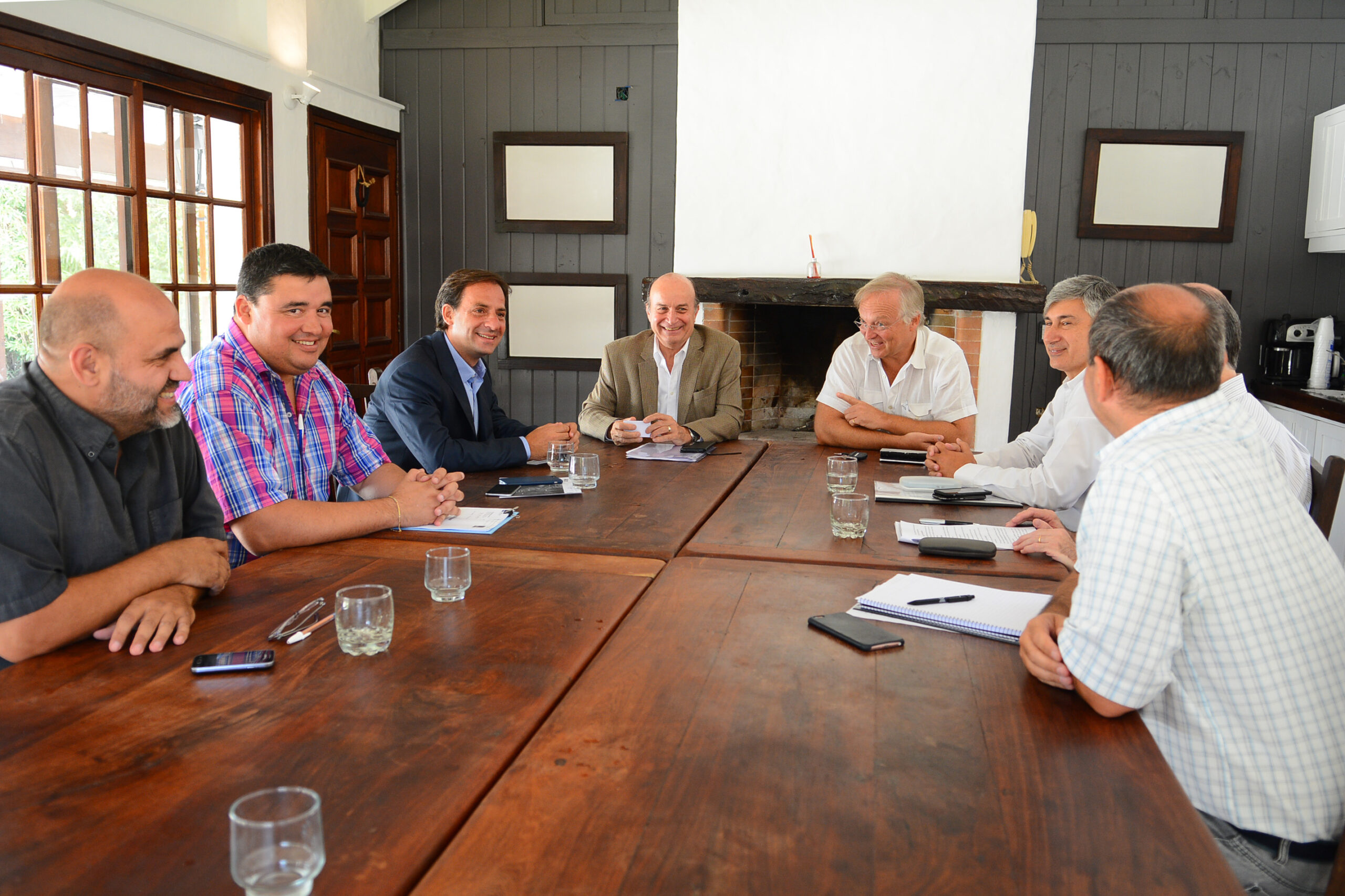 Reunión con AySA para avanzar en obras que mejoren el servicio de agua en el distrito