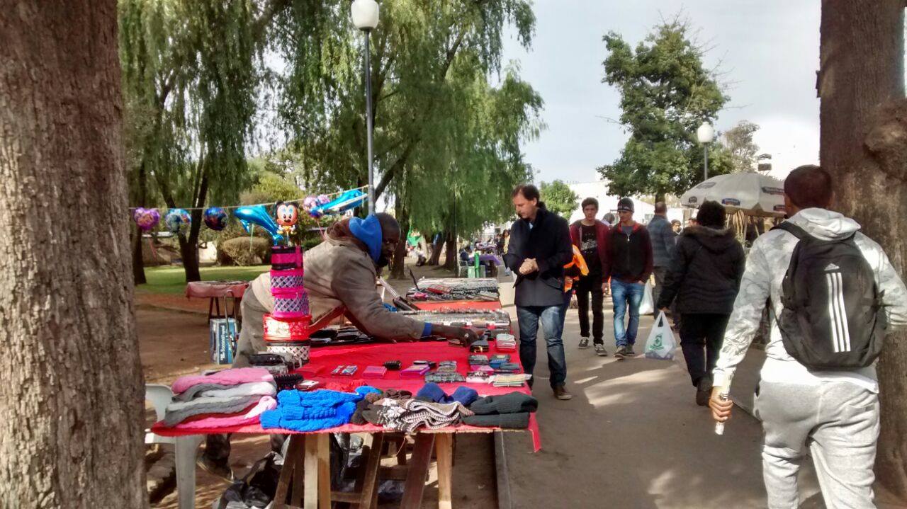 Nuevamente desalojaron puestos ilegales de la plaza de la estación de Escobar