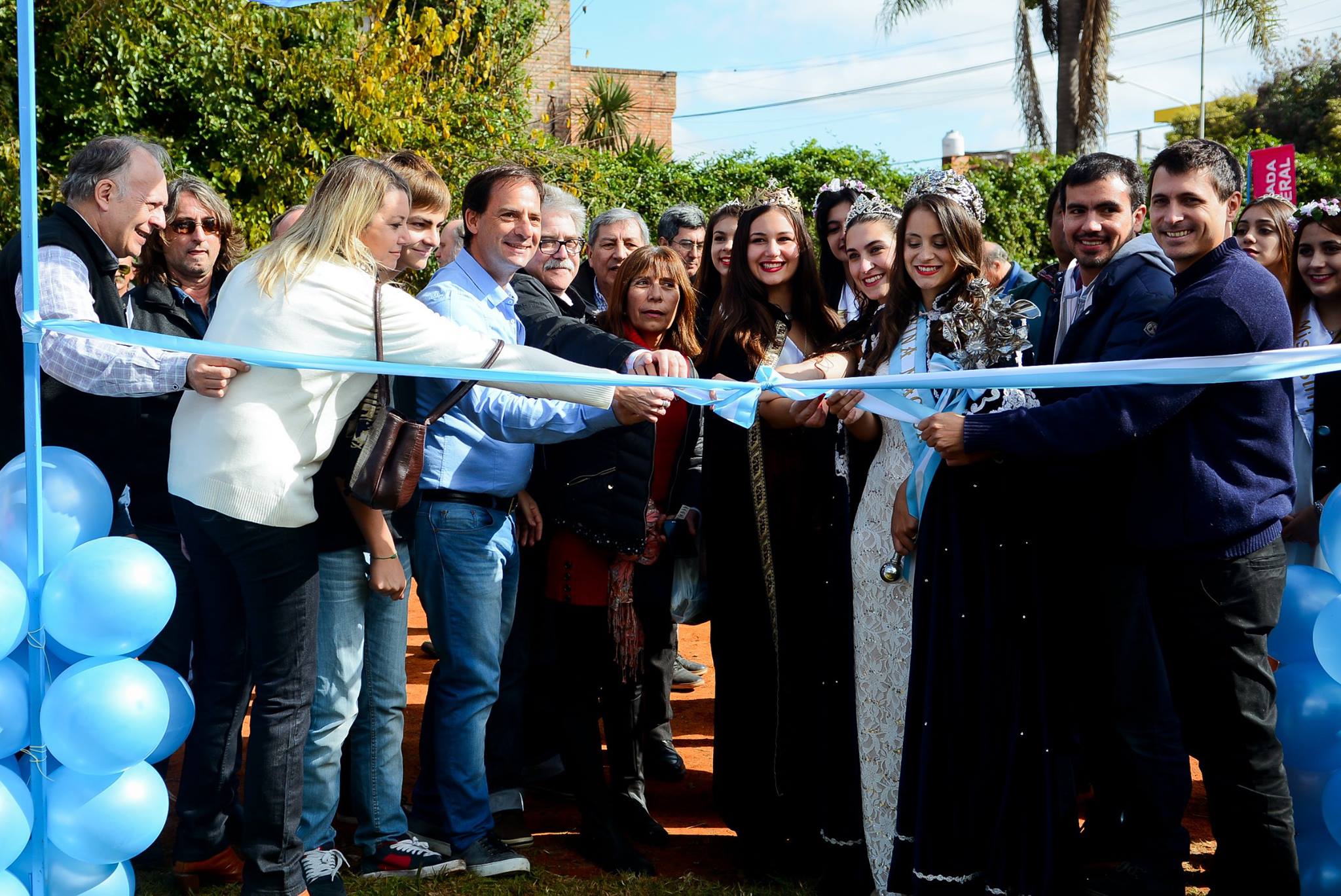 La familia asistió a la 3ª Fiesta Popular de Pollo al Barro