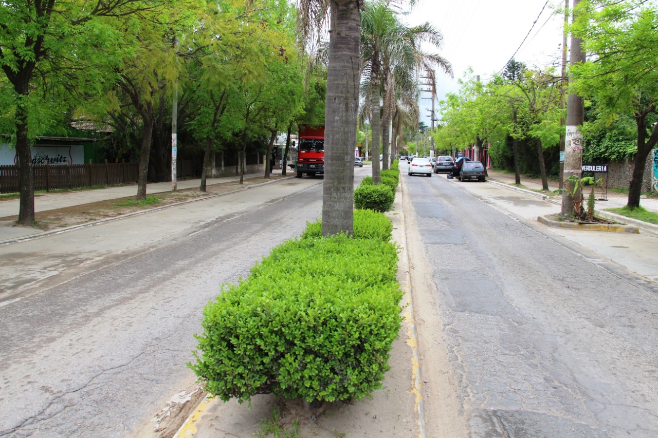 Con fondos propios, se amplía el bacheo de la calle Rivadavia y la repavimentación de Villanueva y Belgrano