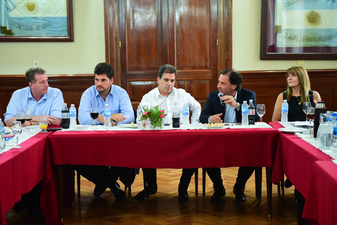 Ariel Sujarchuk firmó un acuerdo para que las fuerzas federales lleguen al partido de Escobar