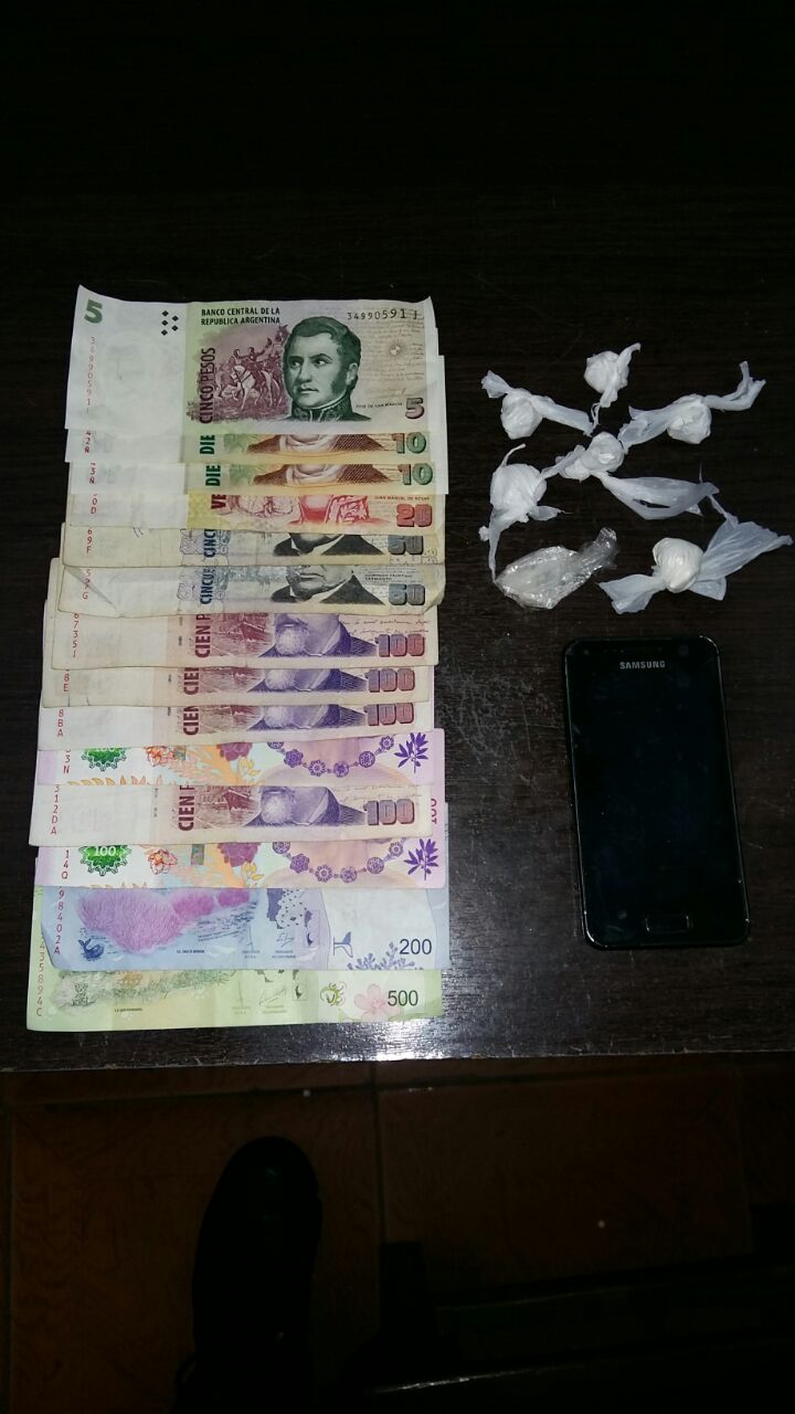 Detienen a un hombre que vendía cocaína en una plaza de Maquinista Savio