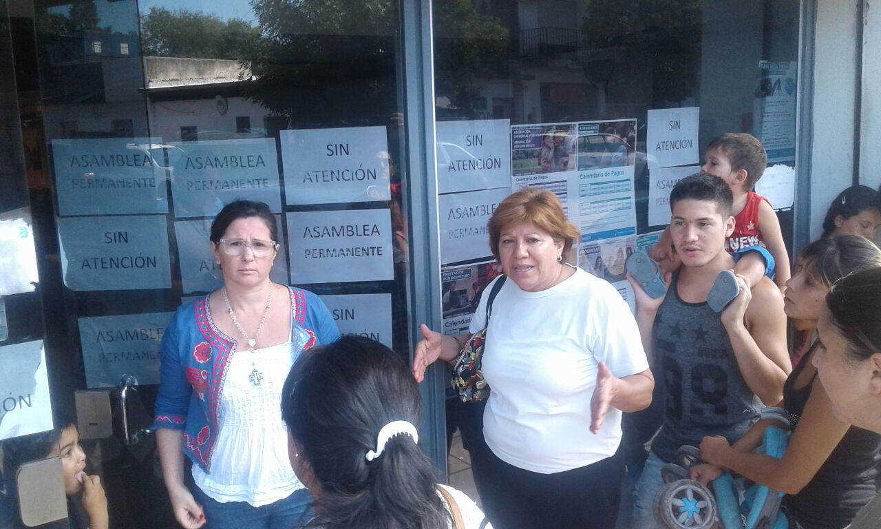 Siguen los reclamos en Anses Escobar