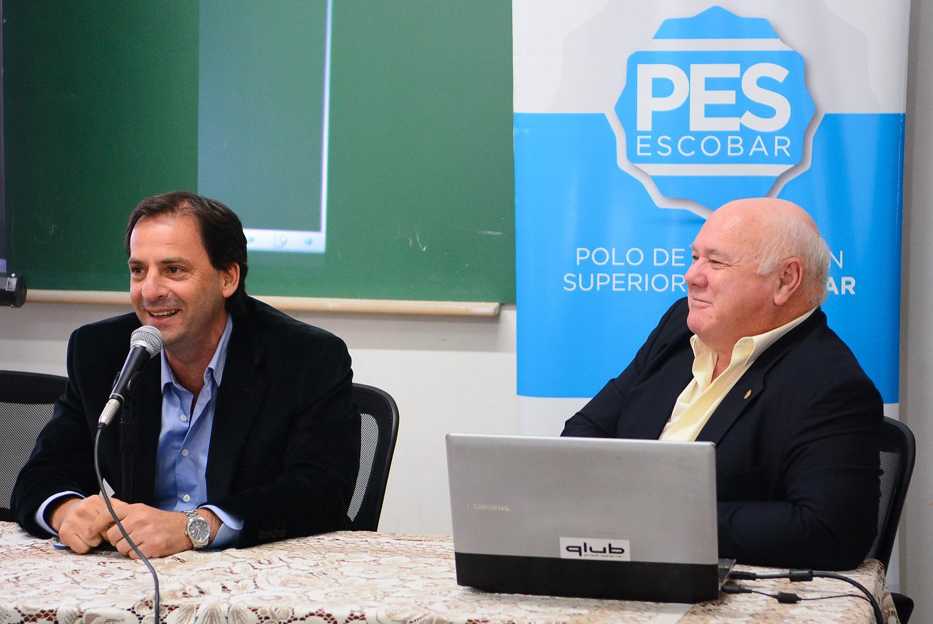 El director del PES de Escobar recibió el diploma de Profesor Emérito de la UBA