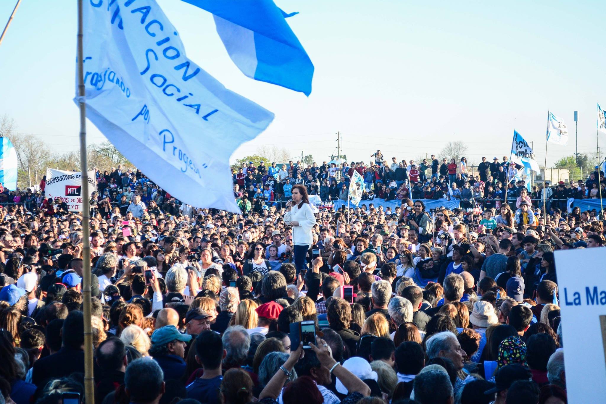 Cristina Kirchner relanzó su campaña con críticas al Gobierno y un fuerte apoyo a Taiana
