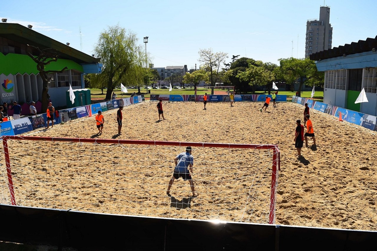 Escobar tiene ahora su primera cancha de fútbol playa