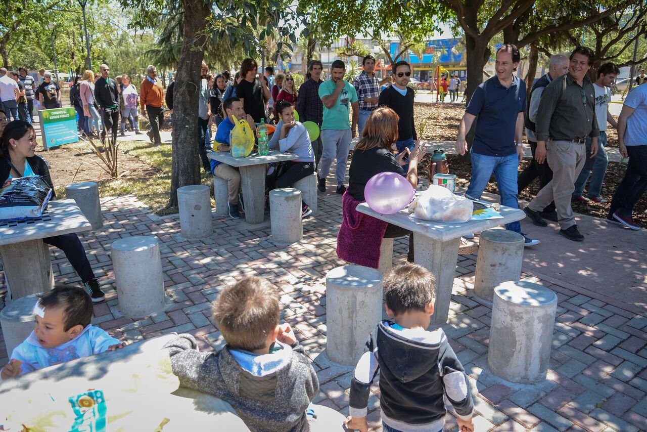 Garín y Maquinista Savio cuentan ahora con plazas renovadas