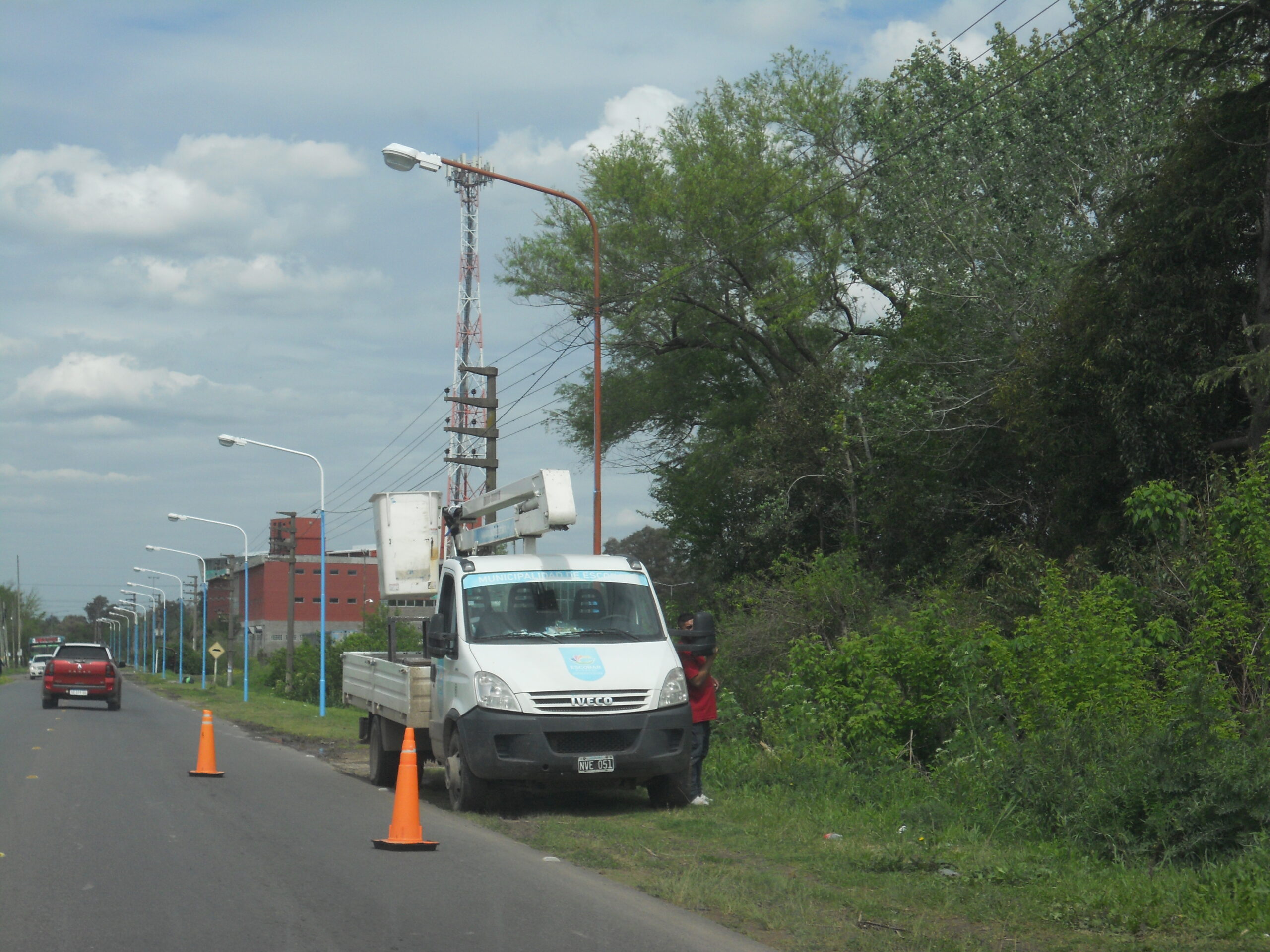 El alumbrado de la ex Ruta 9 ya llega hasta la calle Victoria