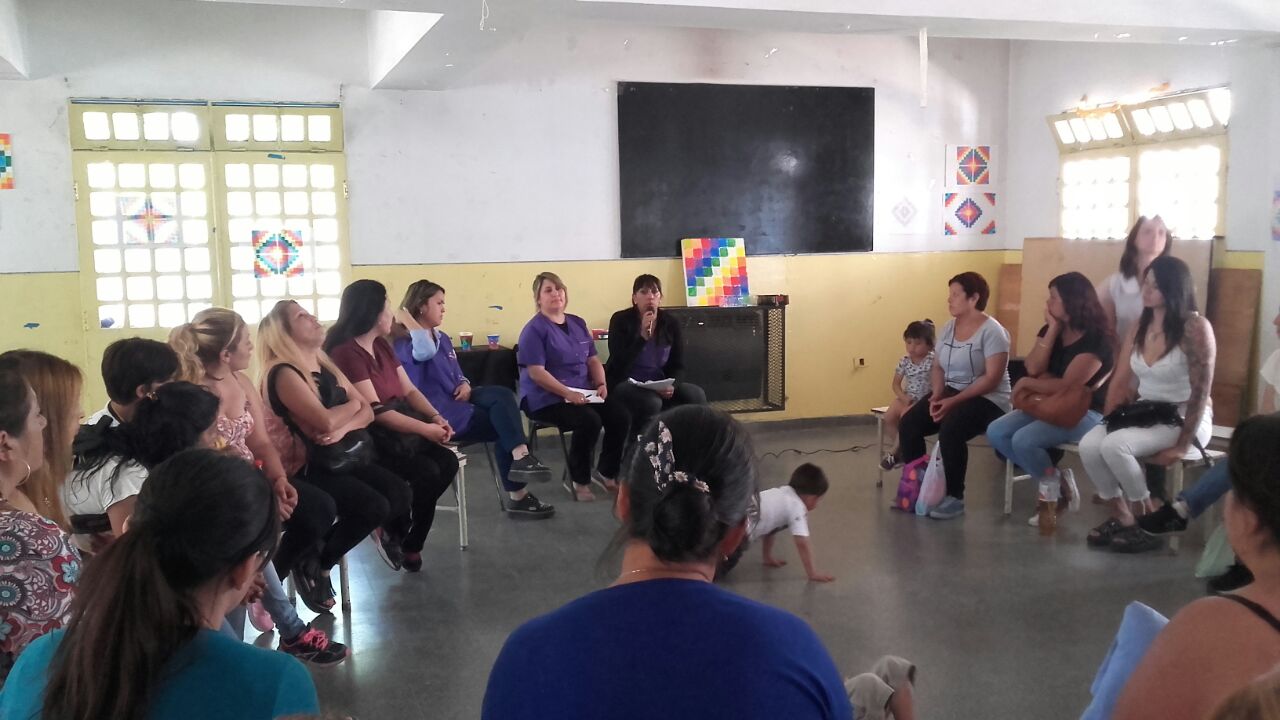 Charlas sobre educación para la salud en escuelas públicas del distrito