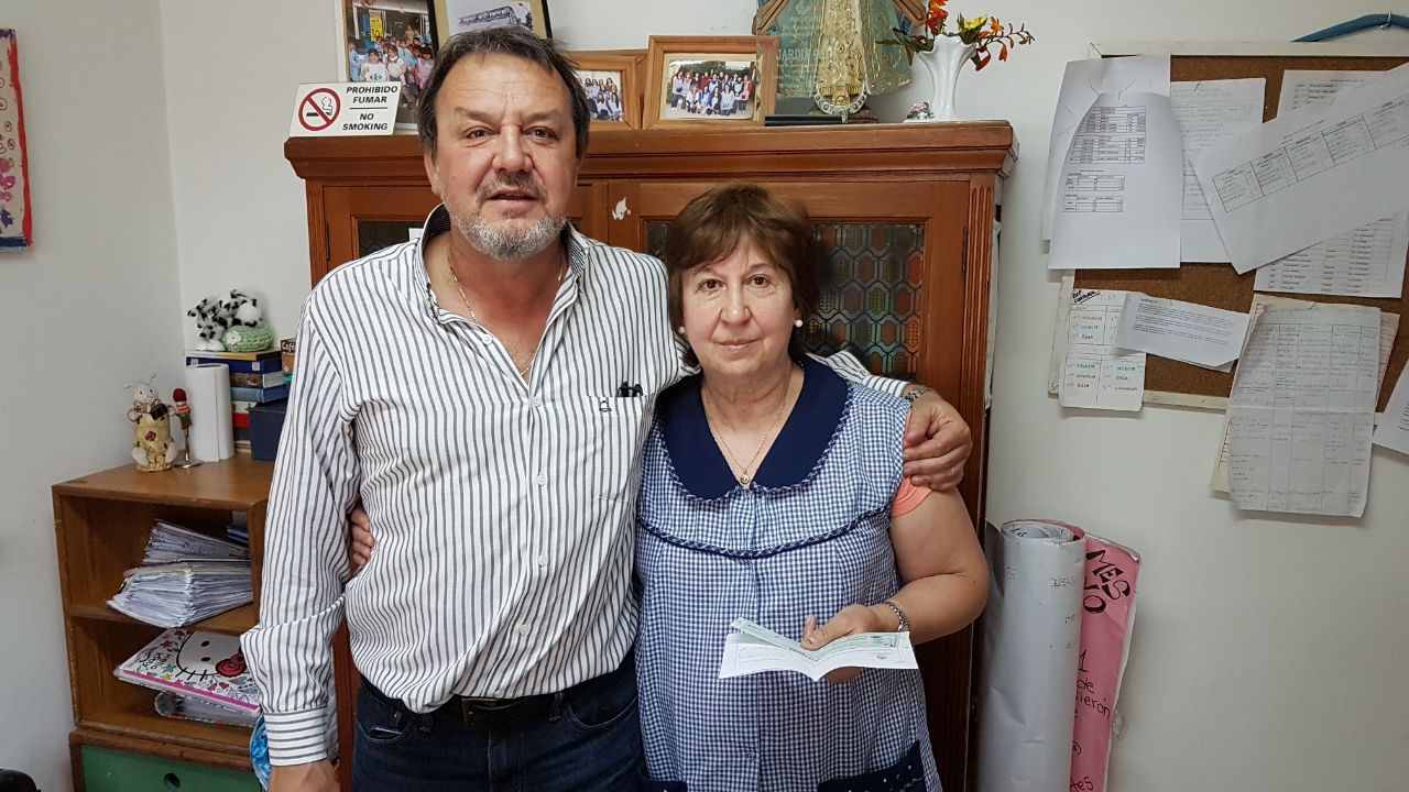 Roberto Costa entregó un subsidio al Jardín N°1 de Escobar