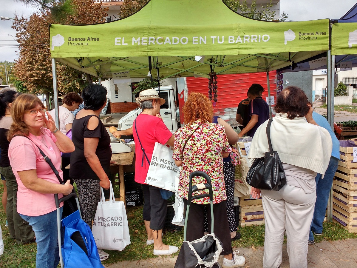“El mercado en tu barrio” visitará este sábado la plaza España