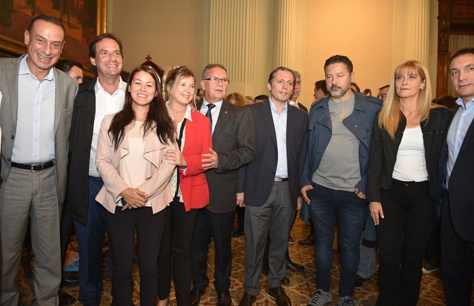 Ariel Sujarchuk, junto a otros intendentes en el Congreso