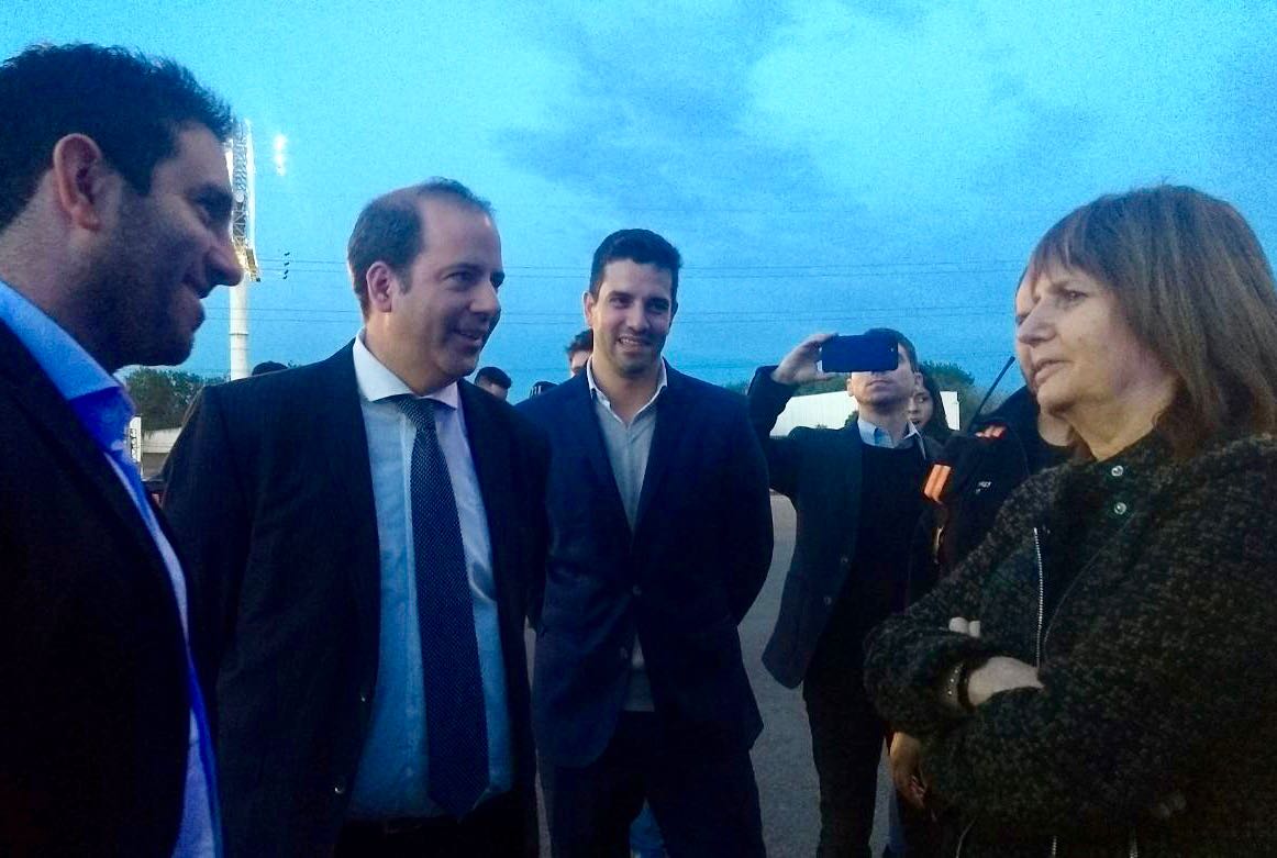 Patricia Bullrich junto a Klix en Loma Verde