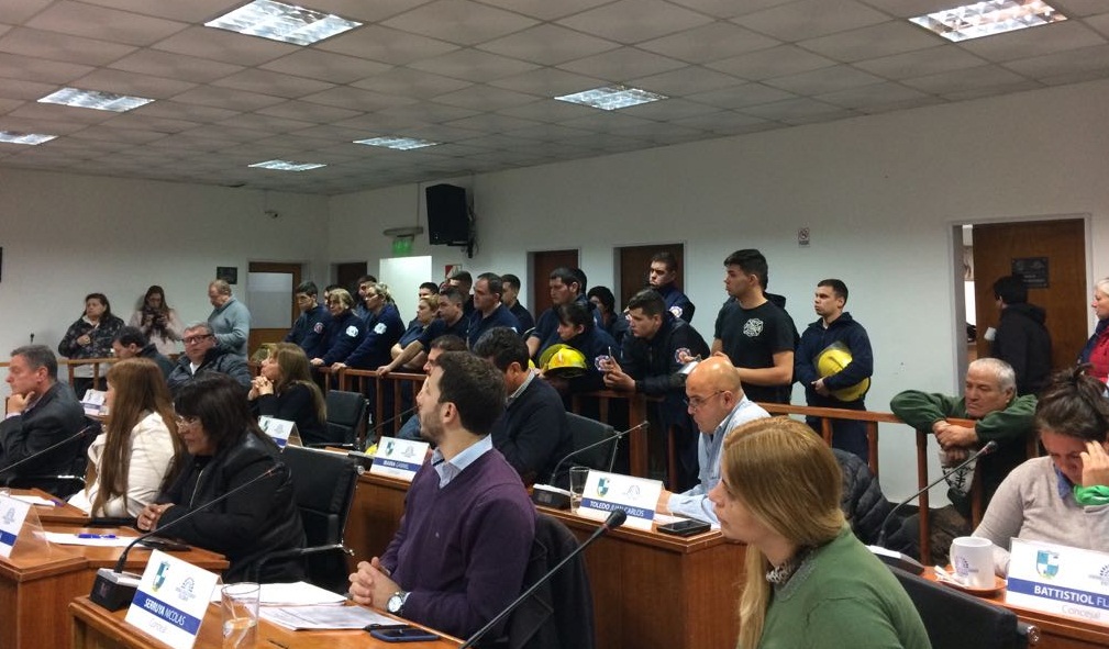 Con bomberos presentes, el HCD pidió a la Nación que intervenga ante la demora de subsidios