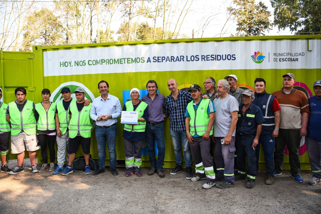 Ariel Sujarchuk presentó los nuevos contenedores públicos para la clasificación de residuos