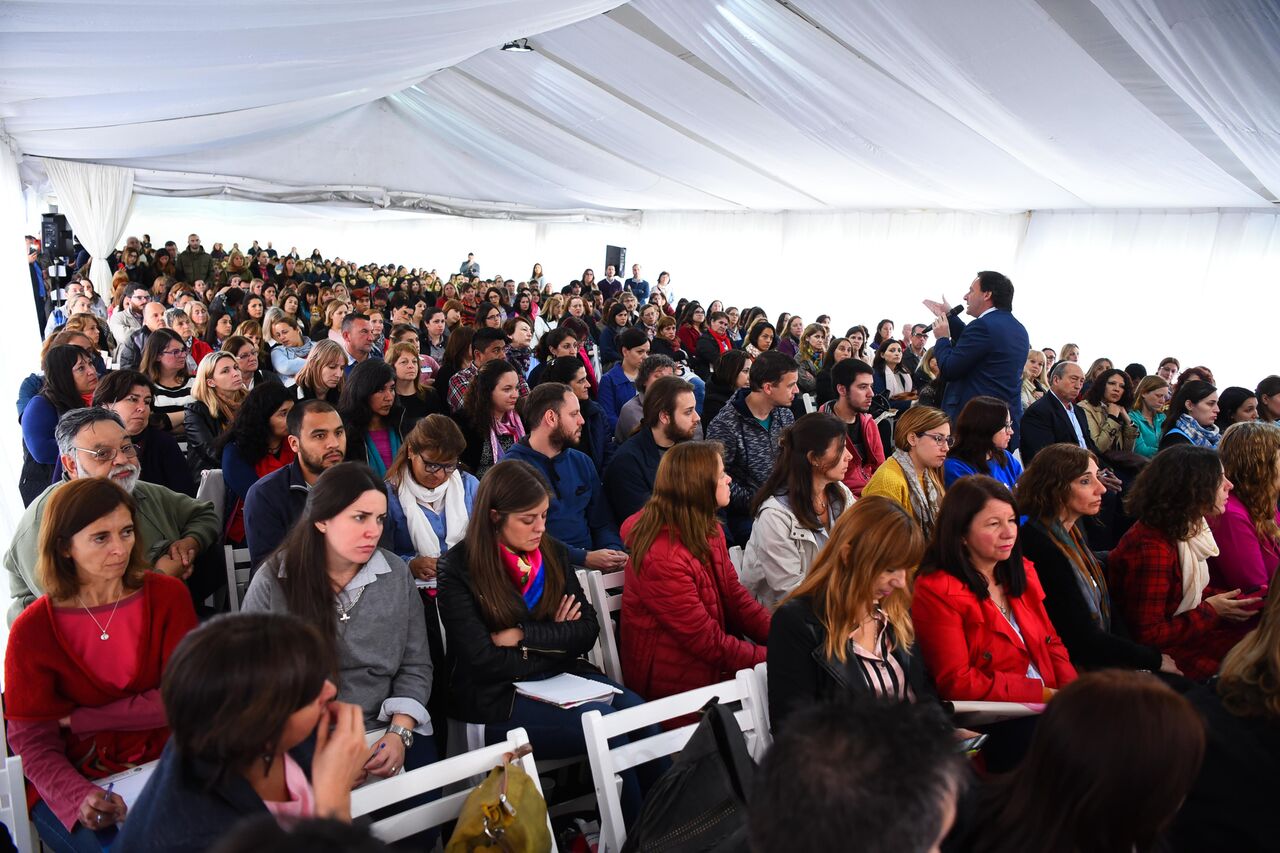 Ariel Sujarchuk inauguró el primer Congreso Regional de Educación en el partido de Escobar