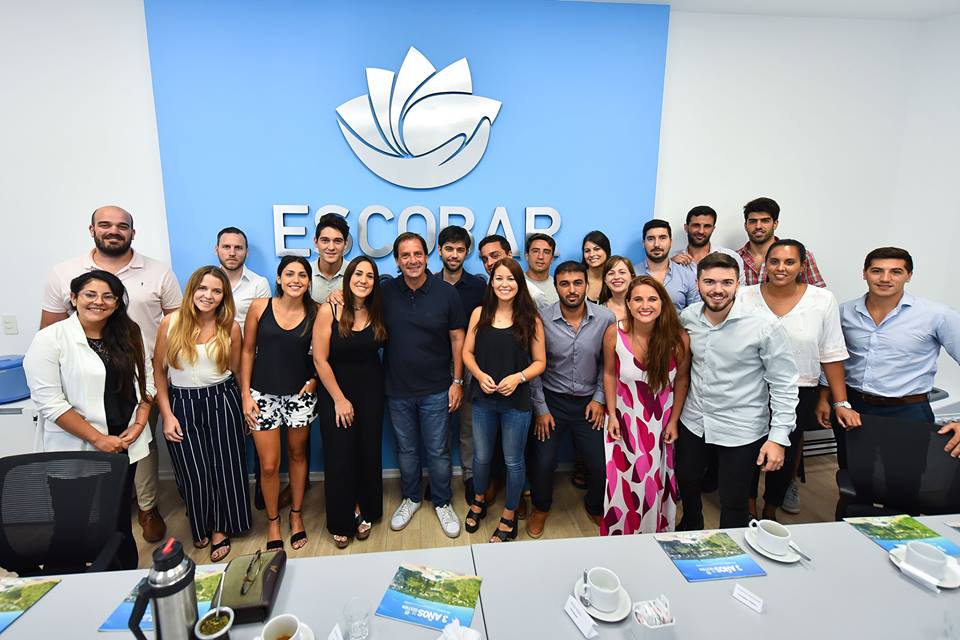 Jóvenes que Hacen se presentaron oficialmente ante el intendente Sujarchuk