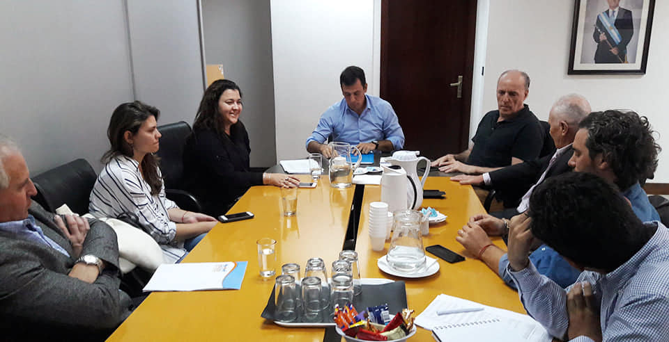 La defensora del Pueblo de Escobar, junto al secretario de Vivienda de la Nación