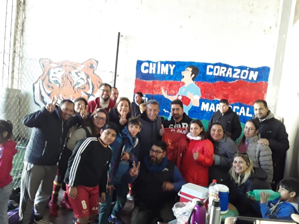 Los candidatos del Frente de Todos recorrieron clubes de barrio