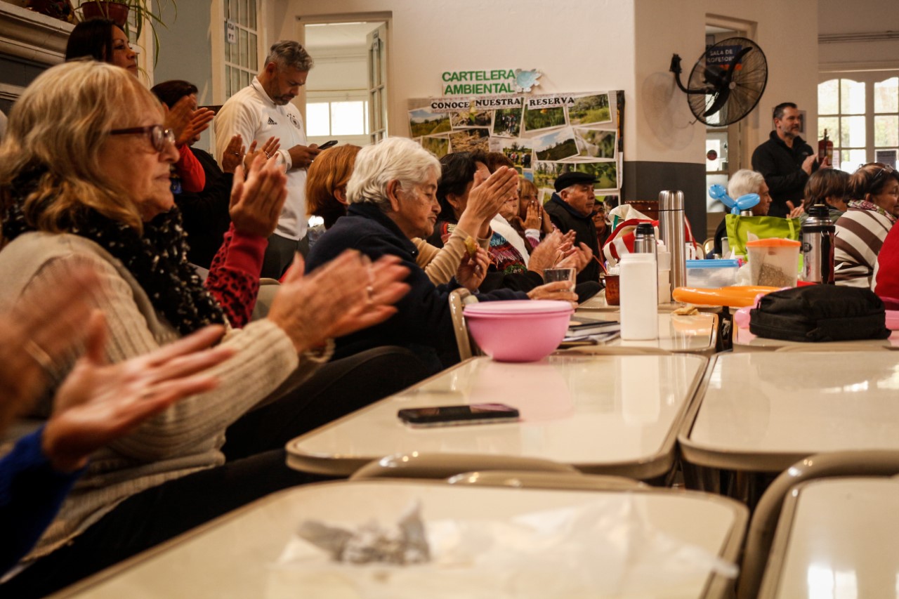 Más de 250 adultos mayores disfrutan de la colonia de vacaciones de invierno