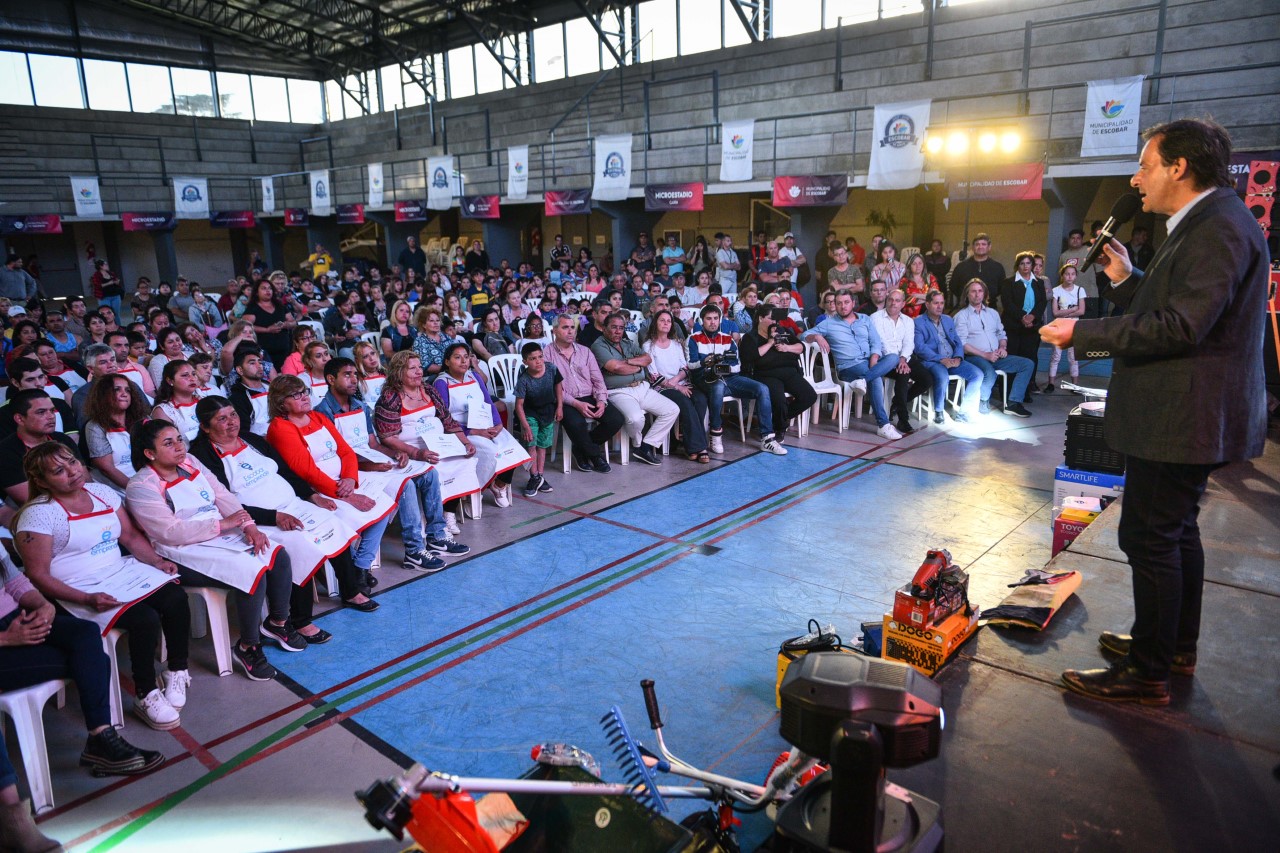 La Municipalidad de Escobar entregó 150 kits de herramientas a emprendedores locales