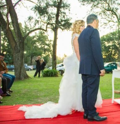 Ariel Sujarchuk ofició una boda en la Hostería El Cazador