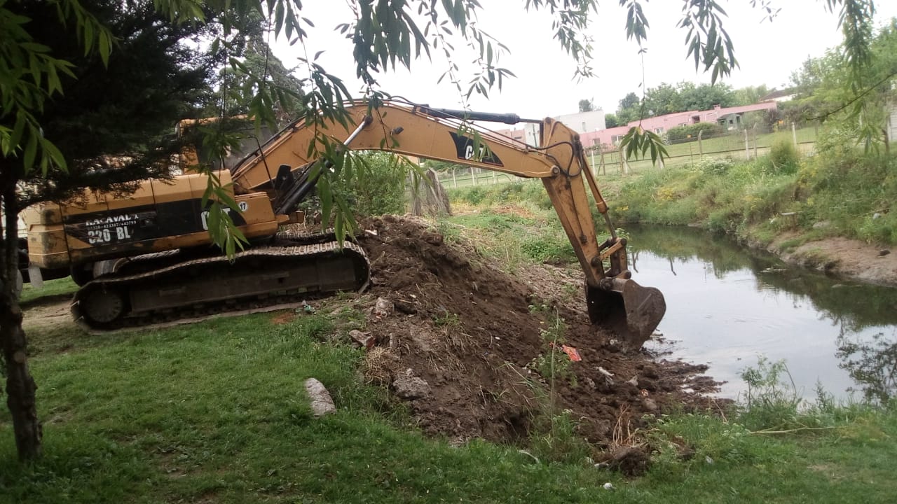 La Municipalidad inició la limpieza del arroyo Garín y el zanjón que desemboca en el arroyo Burgueño en Matheu