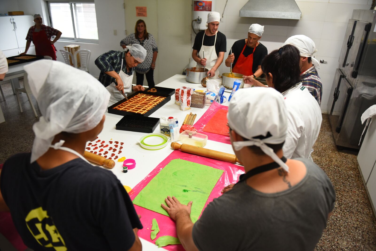 Más de 20 personas participan del taller de panadería y pastelería en el Hospital de Salud Mental y Adicciones