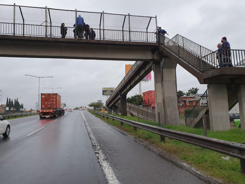 Quiso suicidarse en una pasarela de Panamericana