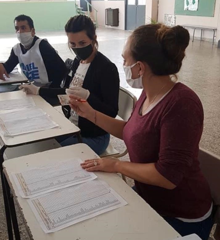 Carina Chmit quiere multar a quienes hagan asistencia social con indumentaria proselitista