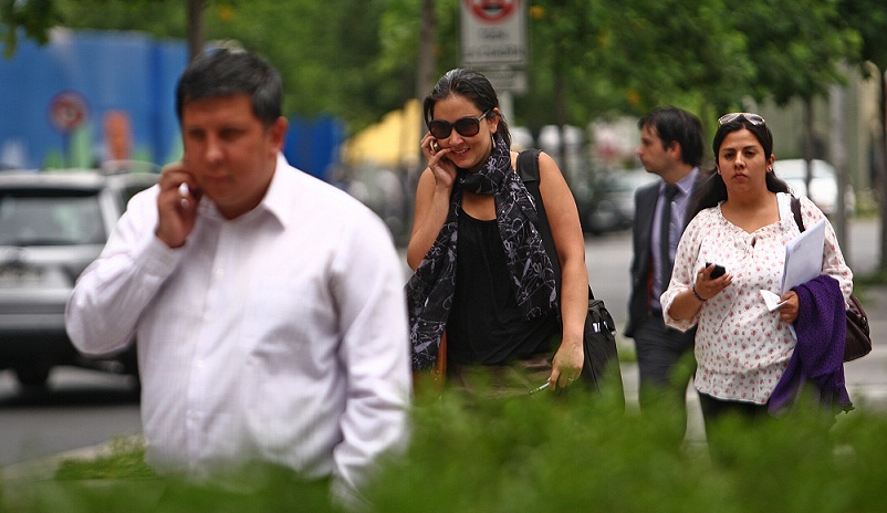 La Defensoría de la Provincia reclamó que las empresas telefónicas den marcha atrás con los aumentos
