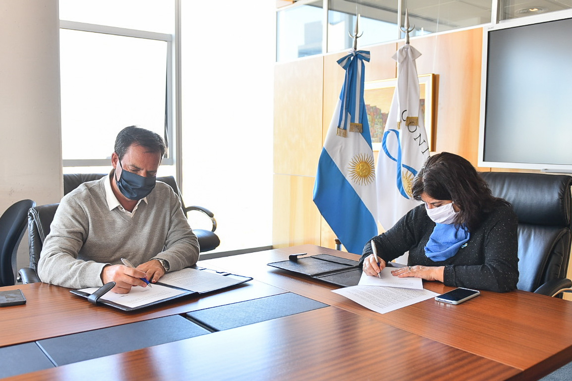 Escobar, primer municipio del AMBA en firmar un convenio de cooperación mutua con el CONICET