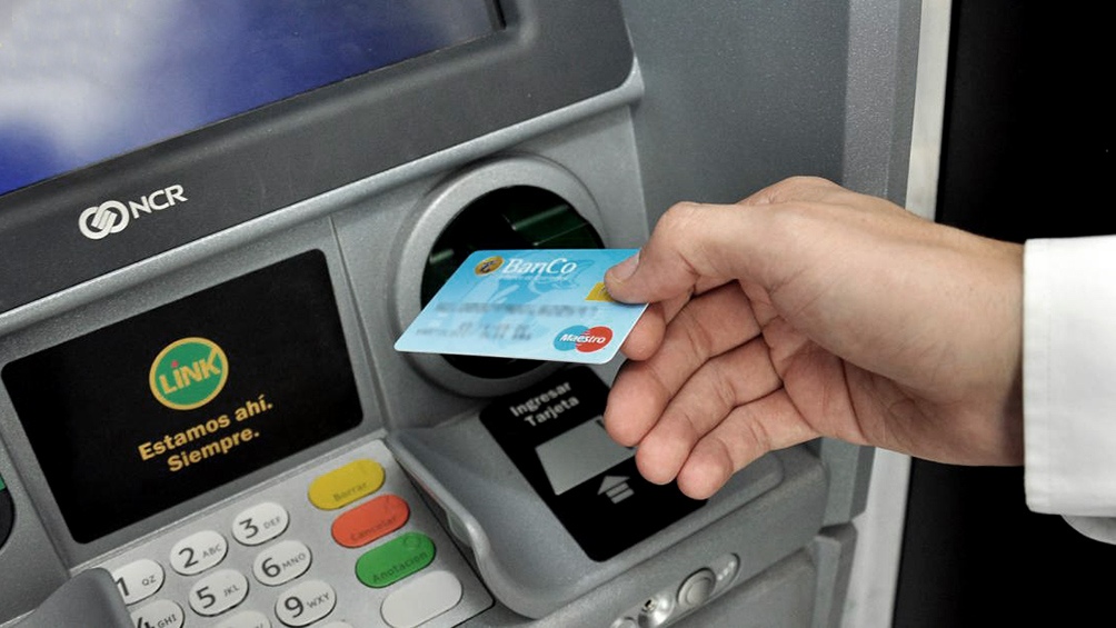 Prorrogan las operaciones sin cargo en los cajeros automáticos de todo el país