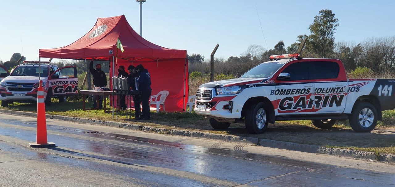 Bomberos de Garín sanitizan los barrios de la ciudad