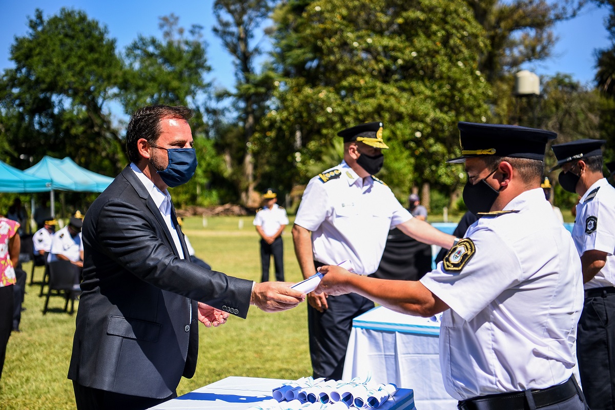 Día de la Policía Bonaerense: Ariel Sujarchuk distinguió a 100 agentes por su destacada actuación