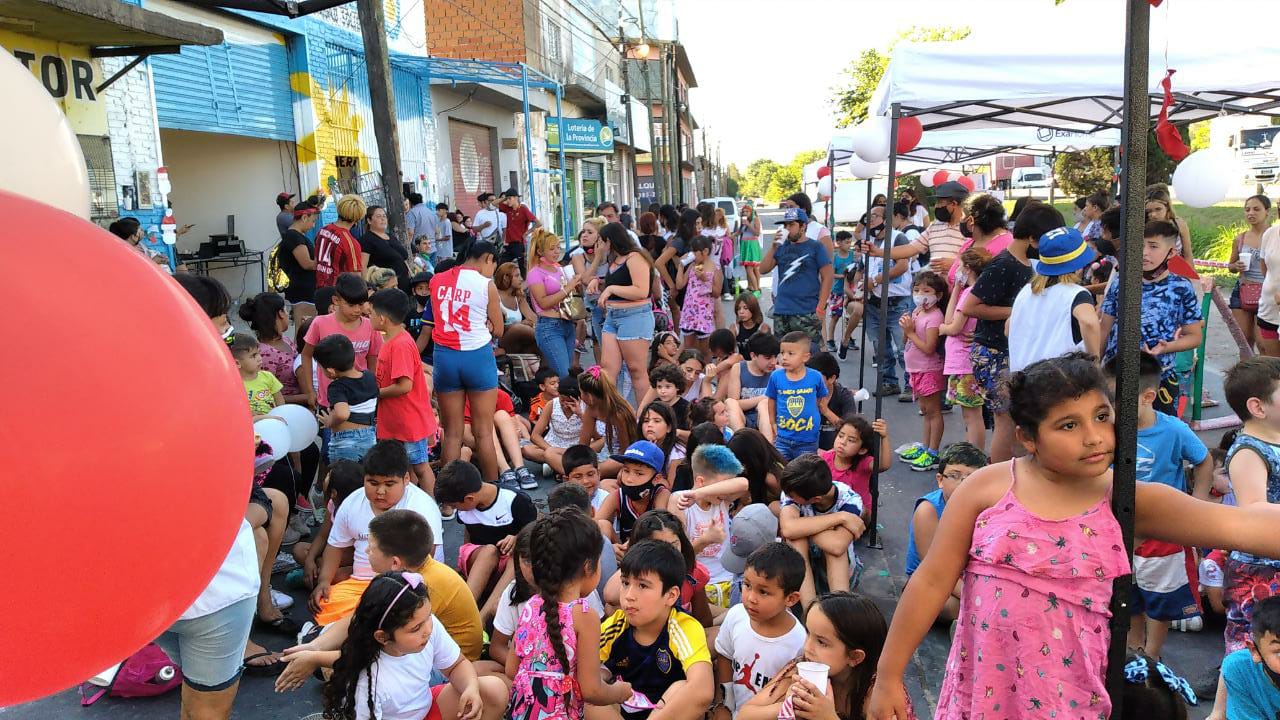 Navidad en Garín: la Asociación Civil Bicentenario realizó la entrega de juguetes